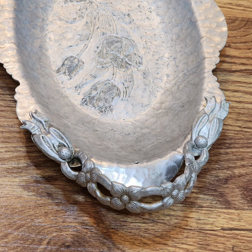 Vintage Hand Wrought Creations By Rodney Kent Aluminum Serving Dish/Bread Tray